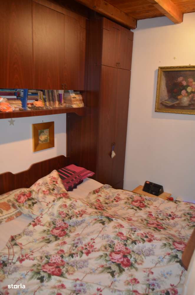 Casă de vânzare cu 3 camere, curte și securitate - Imagine principală: 2/8