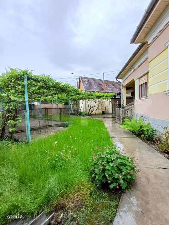 Casa renovabila cu 2 spatii comerciale, 416.6 mp, teren de 781 mp, zon - Imagine principală: 2/19