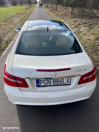 Mercedes-Benz Klasa E 350 CDI DPF Coupe BlueEFFICIENCY 7G-TRONIC Elegance - 4