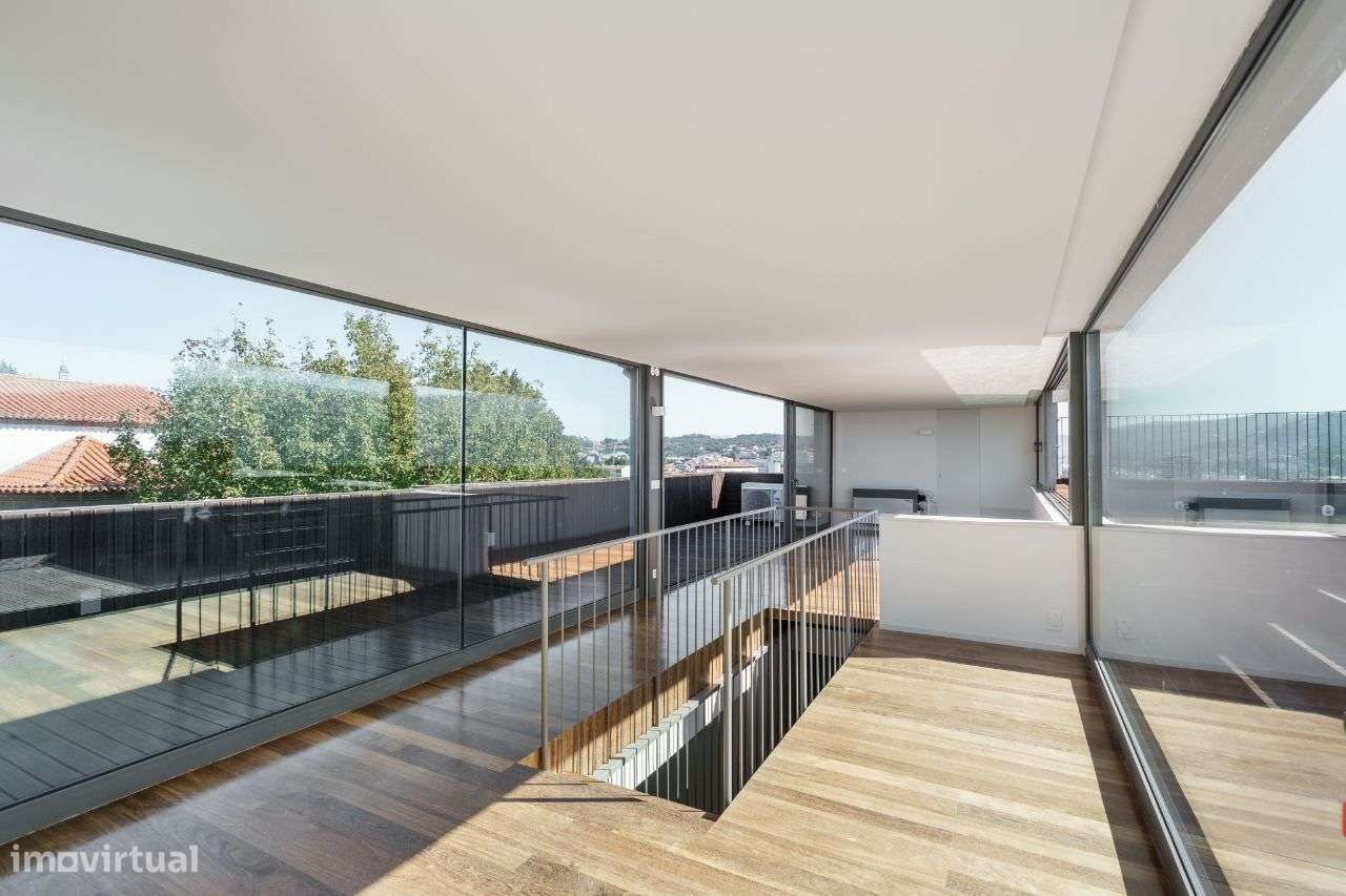 Penthouse Luxuosa com Piscina e Vistas 360º no Coração de Braga-43