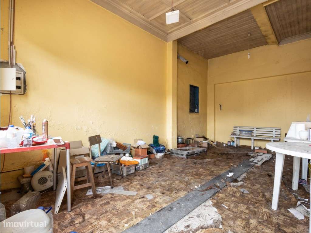 Moradia T2 por recuperar-3