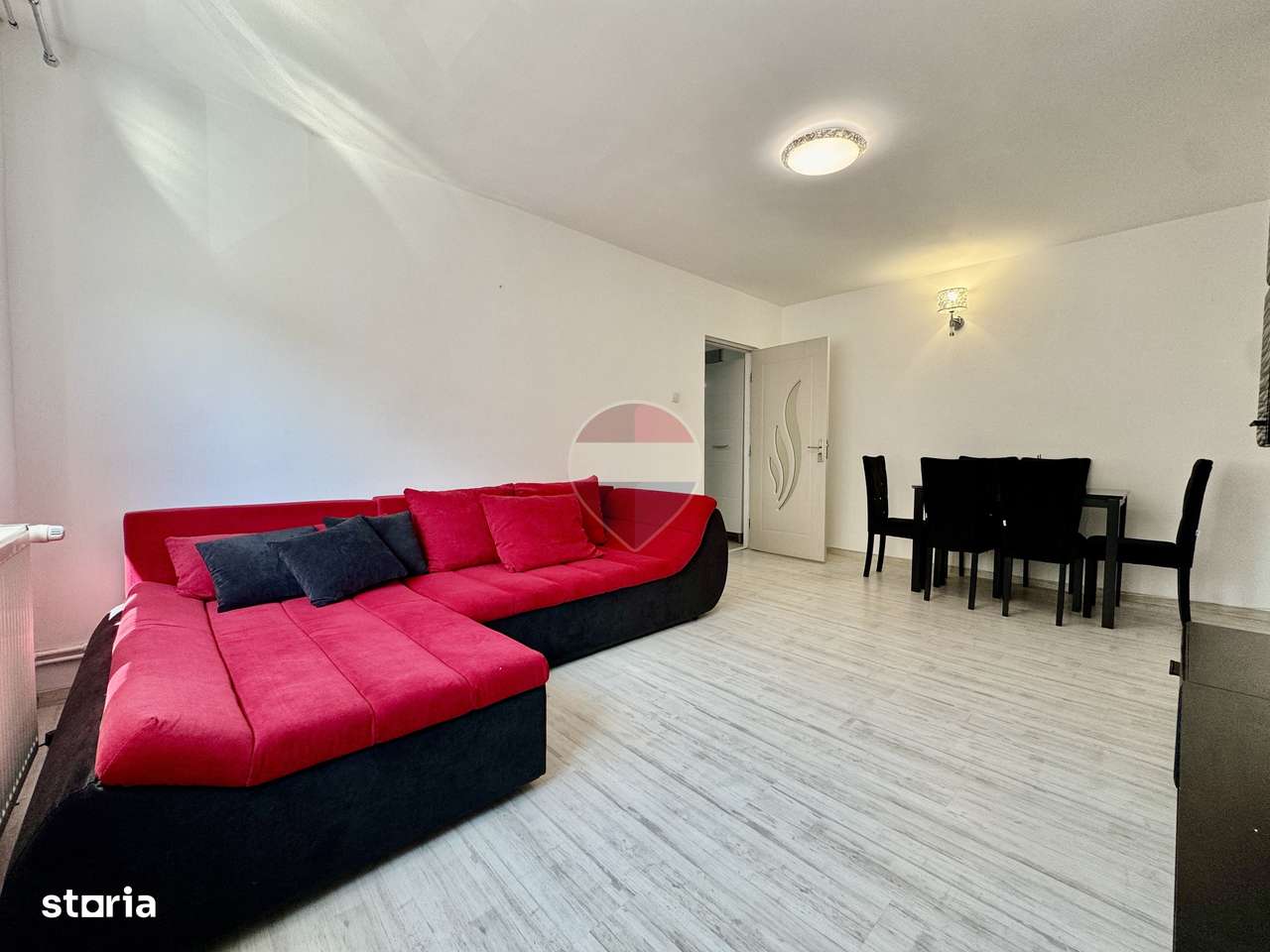 Apartament cu 3 camere, decomandat, in Centrul Nord – Râșnov-4