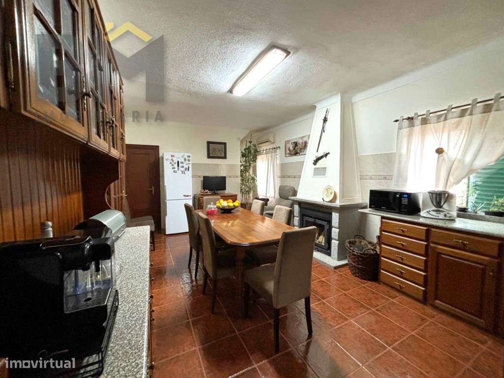 Moradia T4 com 5000m2 de terreno - Escalos de Baixo (Castelo Branco)-5