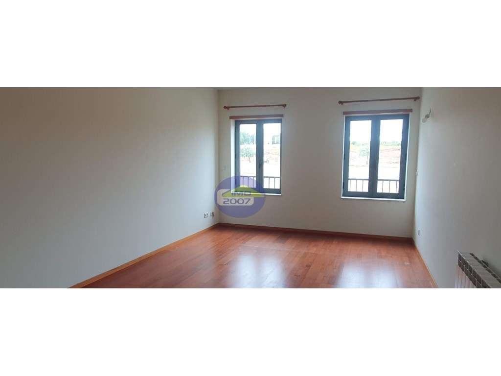 Apartamento T3 em Oliveira do Douro-6
