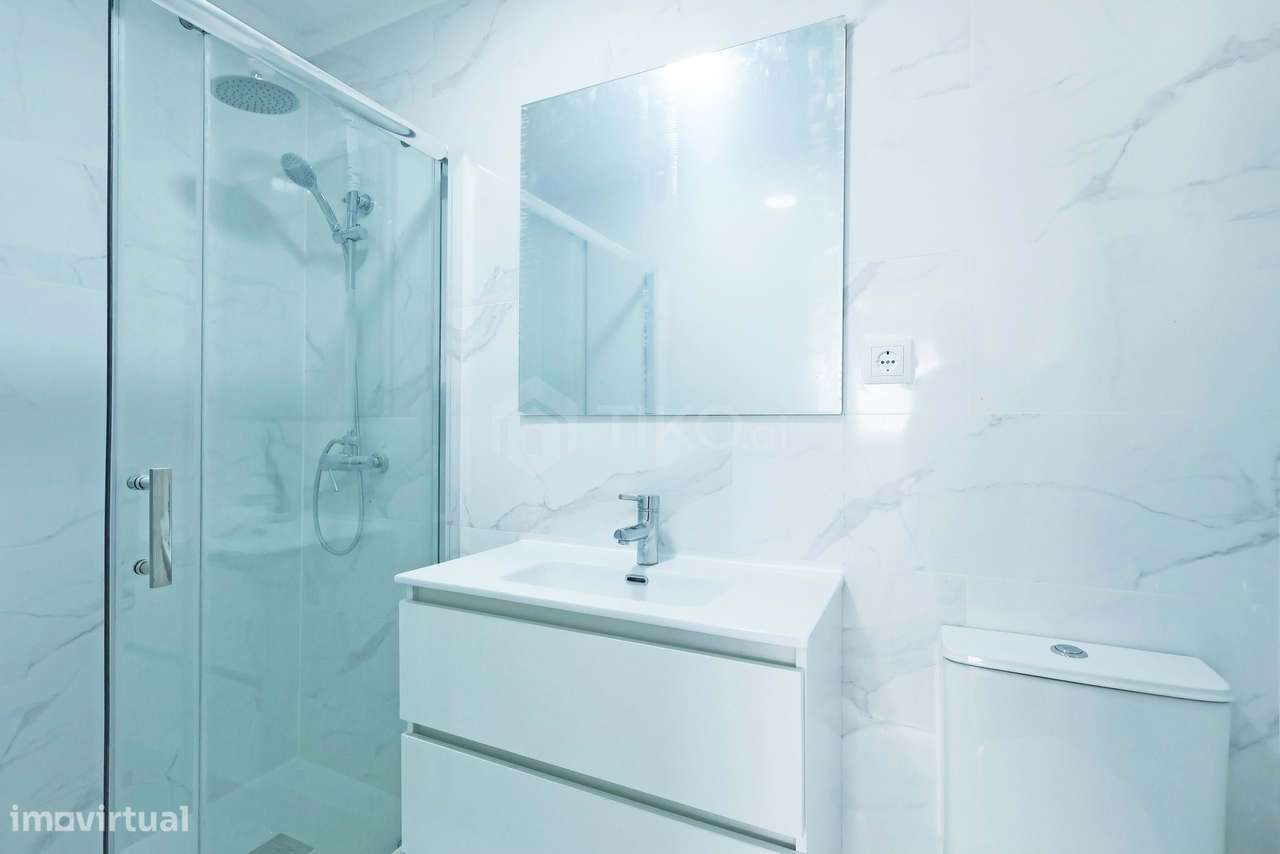 T2 Totalmente remodelado na Damaia – Pronto a habitar | Excelente loca - Grande imagem: 3/23