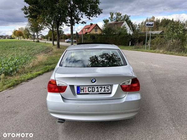 BMW Seria 3 318i - 12