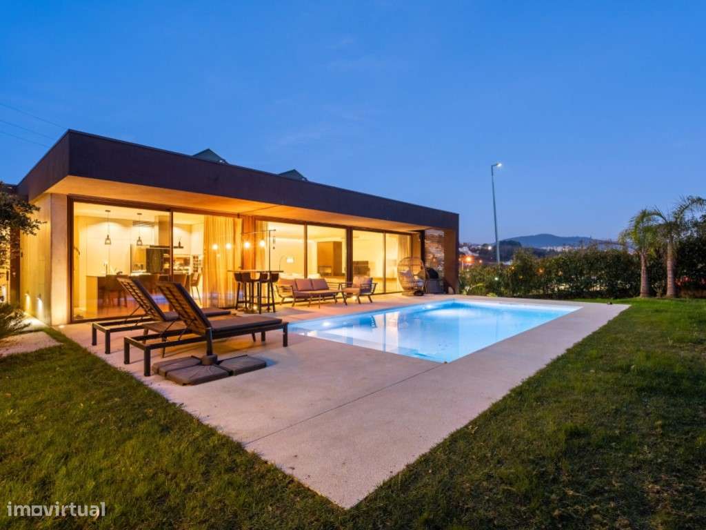 Moradia Exclusiva V4 com Piscina aquecida-52