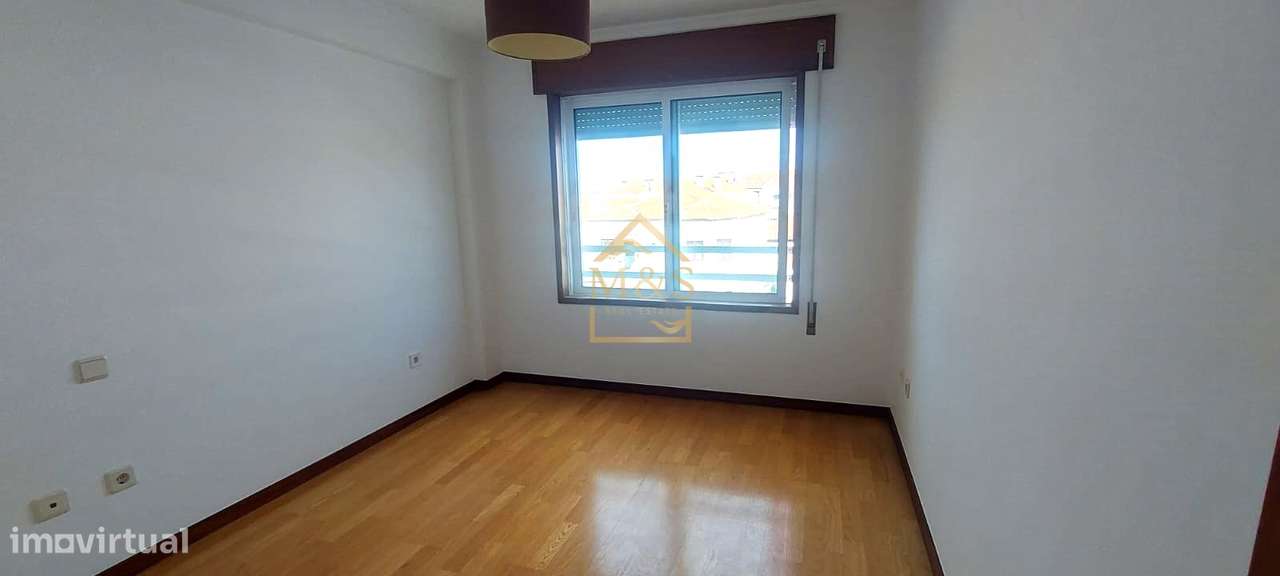 Apartamento T4 Duplex - Varandas - 2 Lug.Garagem - Porto-9