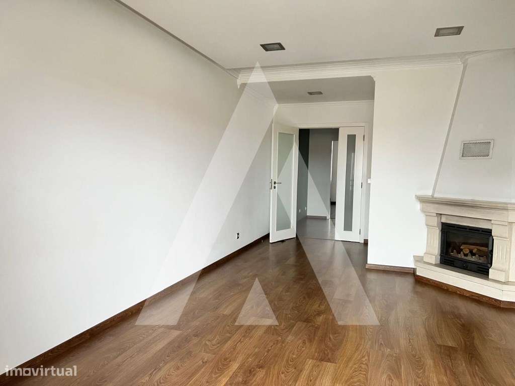 Apartamento T2 situado na Avenida Dr. Lourenço Peixinho em Aveiro. - Grande imagem: 5/22