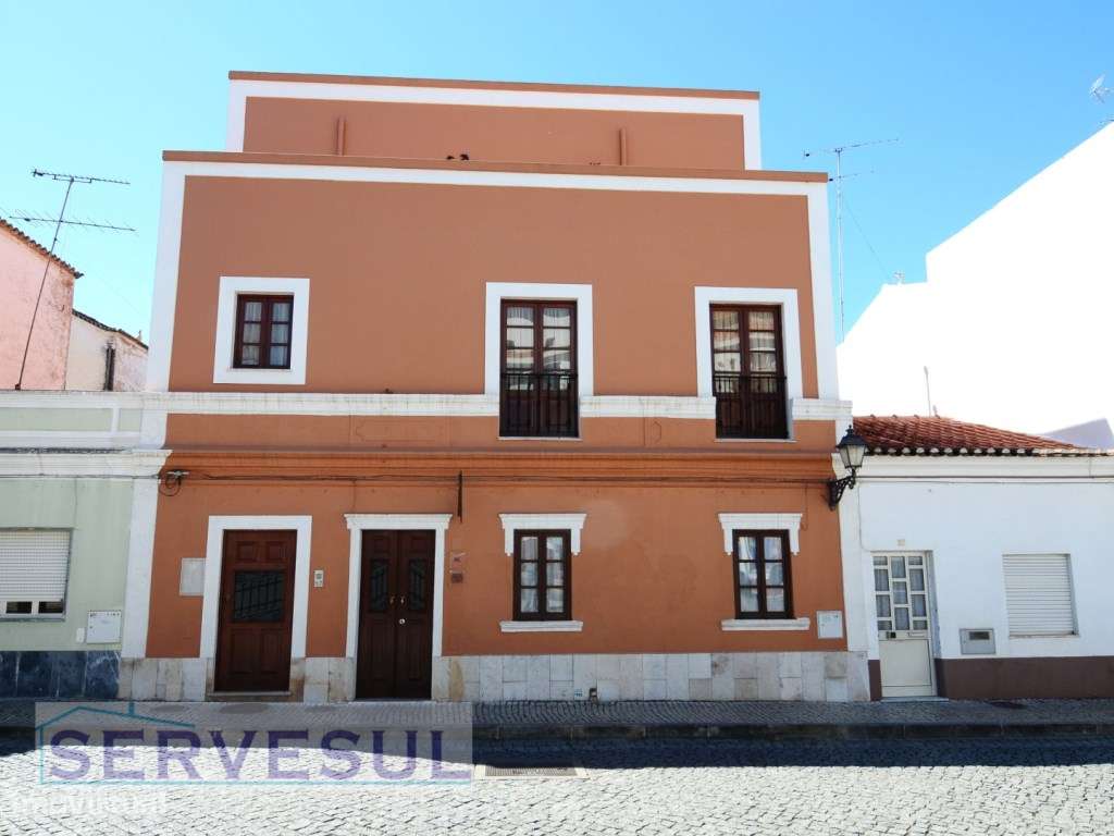 Excelente Oportunidade de Investimento! 1º Andar Duplex de uma Casa...-34