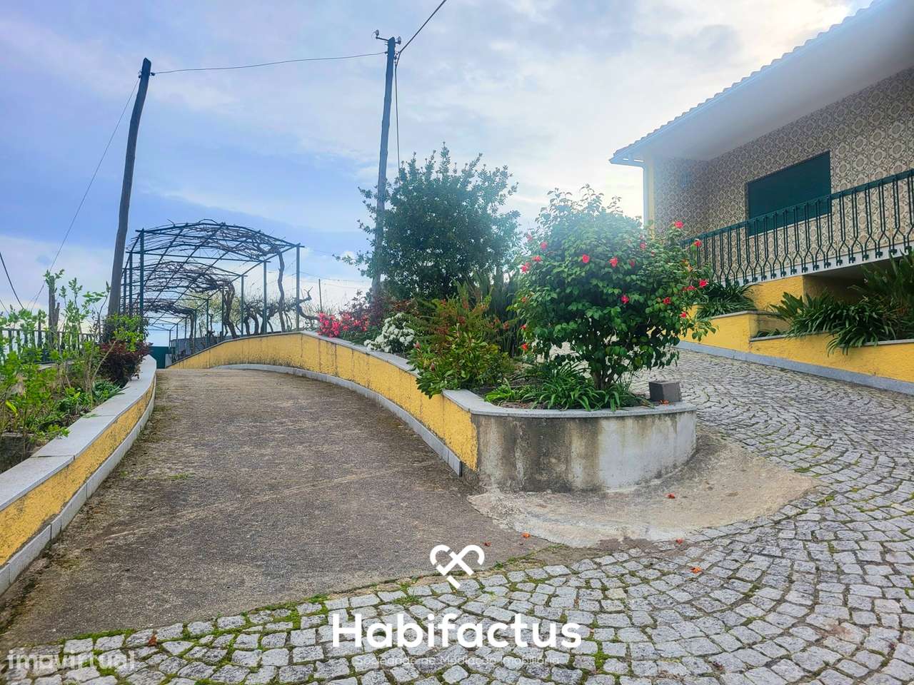 Moradia Isolada T3+2 inserida num Terreno Produtivo de 5.579 m2, á ven - Grande imagem: 4/60