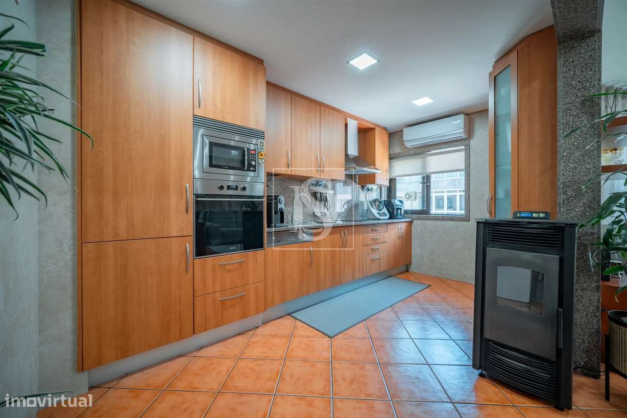 T2 Renovado com Garagem em Urgezes – Junto ao Centro de Guimarães!-9