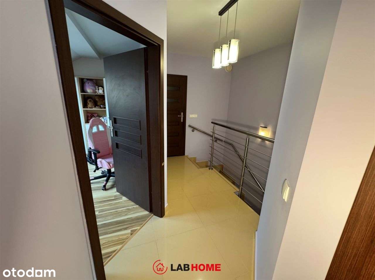 Komfortowy bliźniak blisko pałacowego wzgórza-9