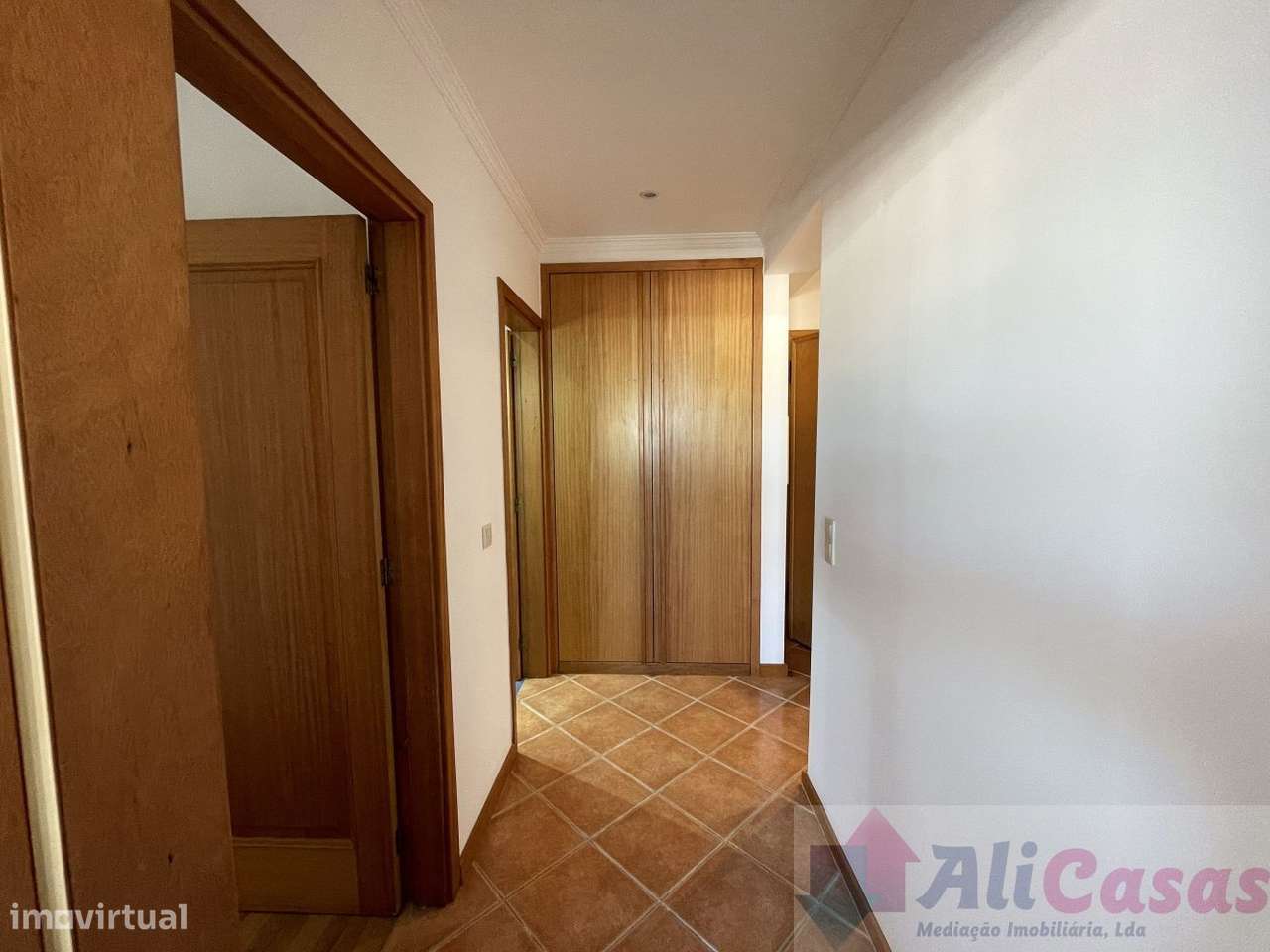 **Excelente Apartamento T2 C/Ampla varanda em Localização Privilegia-18