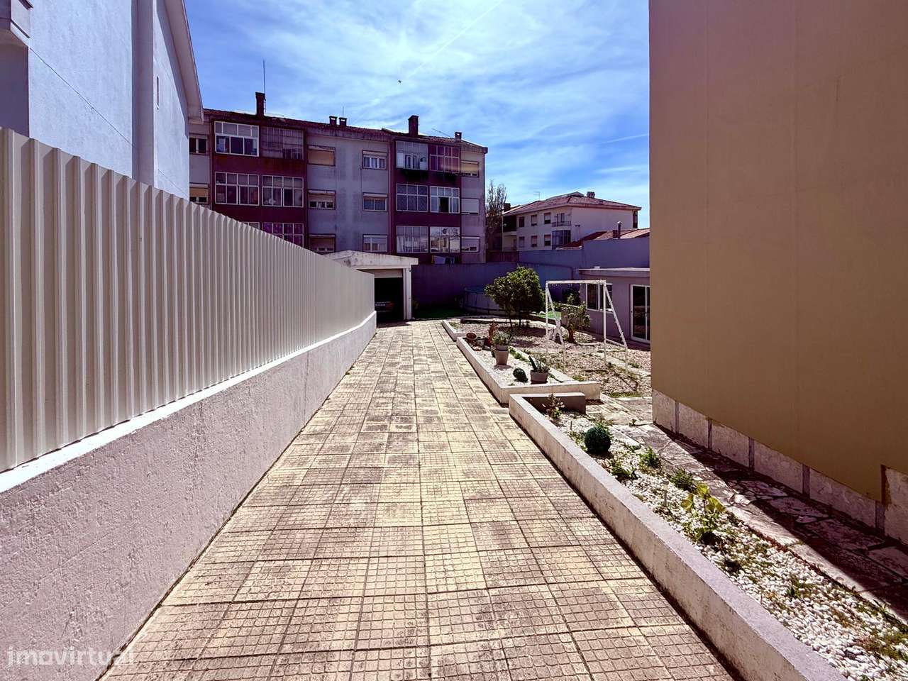 Moradia de 4 quartos, inserida num terreno com 367 m².-32