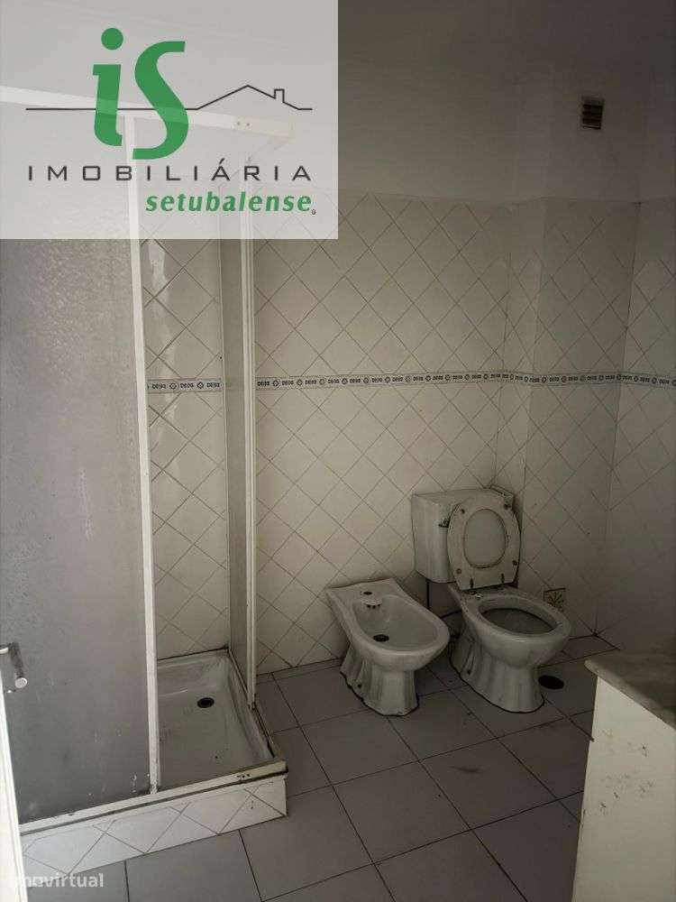 MORADIA T6 À VENDA EM  ALMADA COM GARAGEM-20