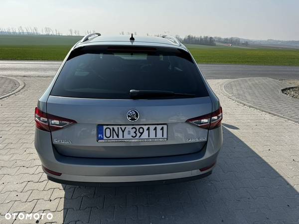 Skoda Superb Combi 2.0 TDI DSG Ambition - 14