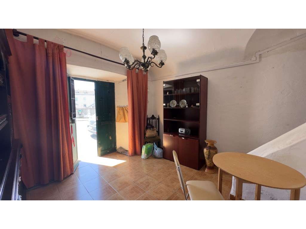 Vende-se moradia no Centro Histórico de Évora - Oportunidade de Inv... - Grande imagem: 4/40
