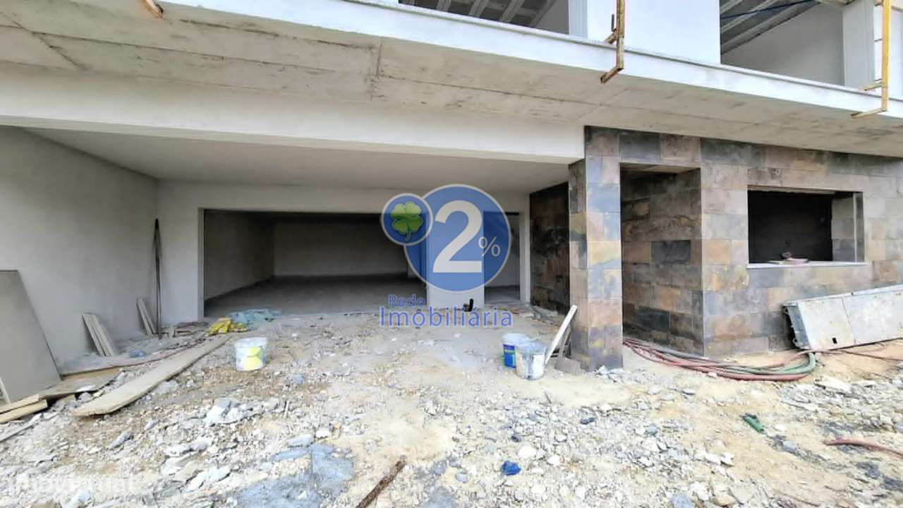 Moradia T3+1 em construção-3
