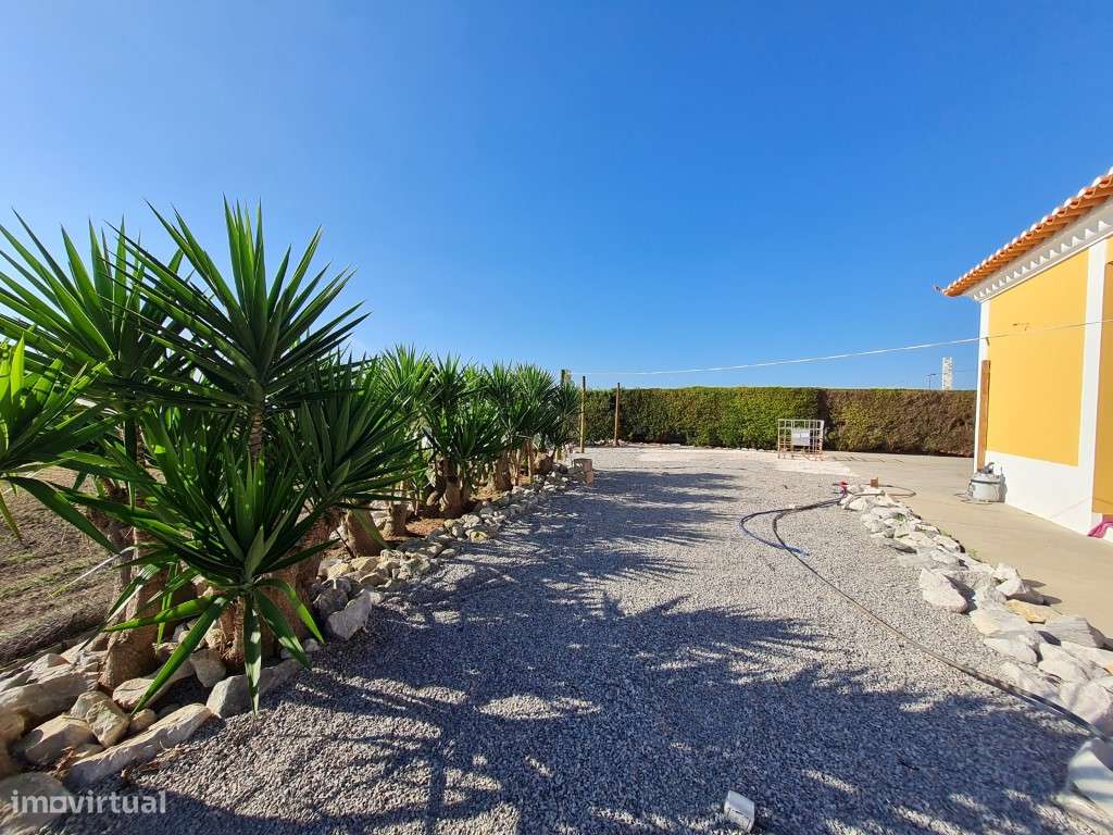 Vende-se moradia T8 junto á Praia da Assenta-47