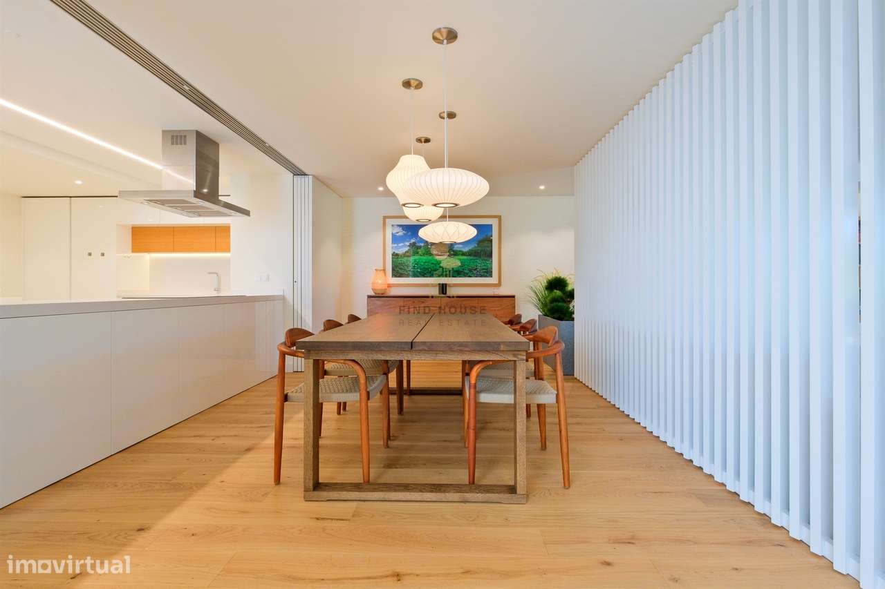 Apartamento T3 em condomínio privado, com terraços e garagem, no Prínc-14