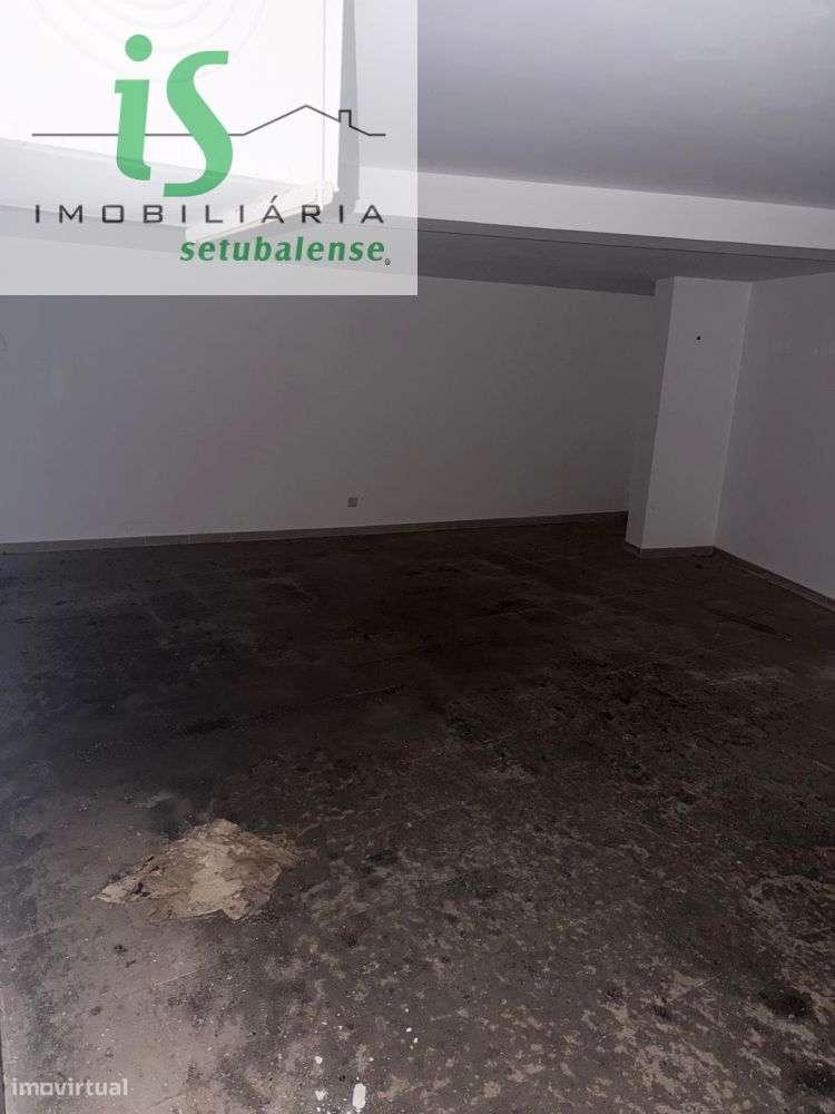 MORADIA T4 NA SOBREDA COM GARAGEM ISOLADA E TERRENO EM GAVETO.-33