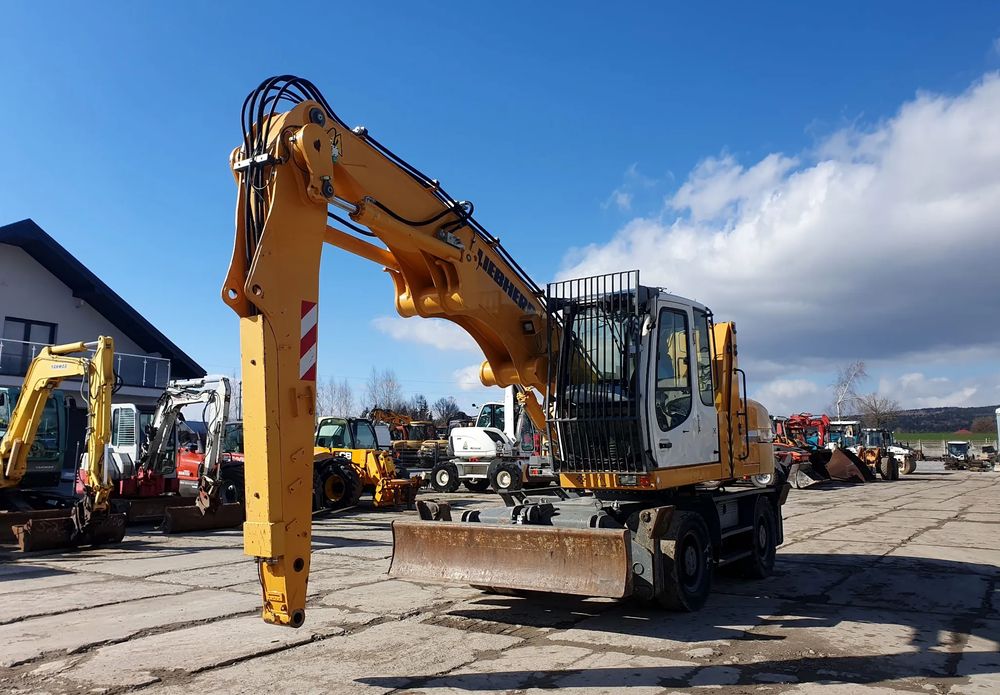 Liebherr A316 2011