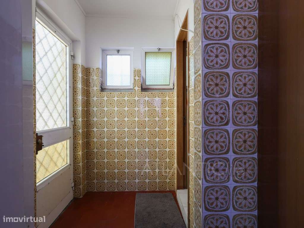 Moradia T6 em Monte Abraão-5