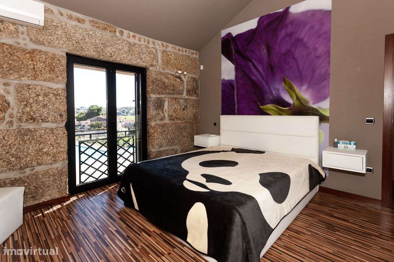 Moradia com Piscina e Campo de Ténis-12