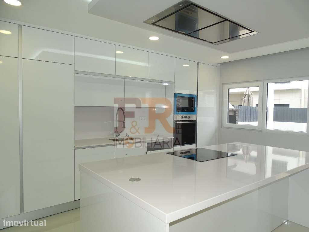 Moradia Isolada Térrea T4 com Garagem Fernão Ferro - Grande imagem: 4/23