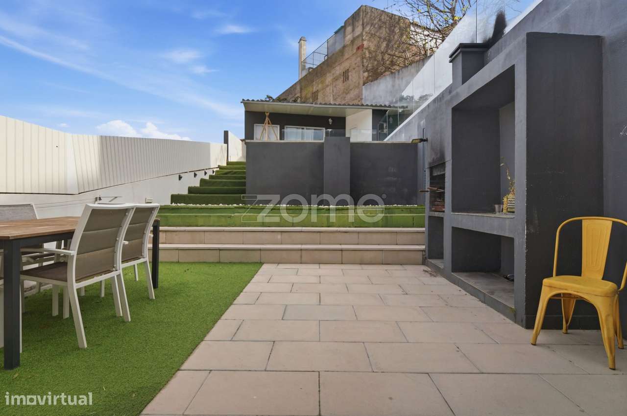 Moradia T5 localizada em Ramada, Odivelas-25