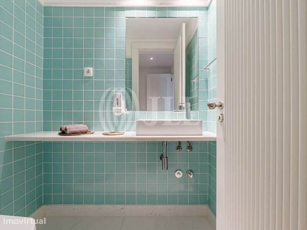 Apartamento T3 com dois lugares de garagem em Aliados, Porto-17