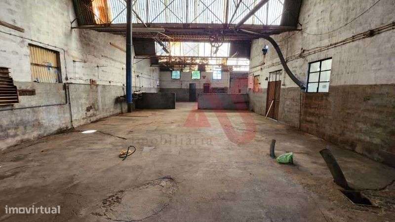 Armazém com logradouro em Penamaior, Paços de Ferreira - Grande imagem: 5/12