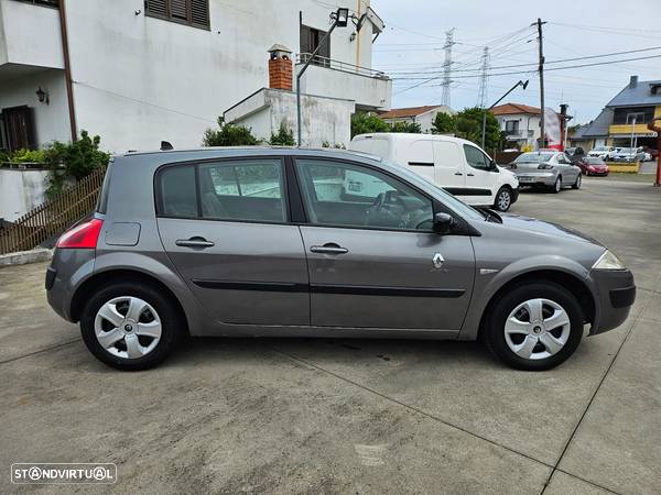 Renault Mégane 1.5 dCi Confort - 10