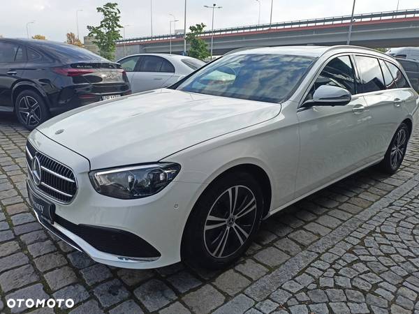 Mercedes-Benz Klasa E 220 d 4Matic T 9G-TRONIC - 3