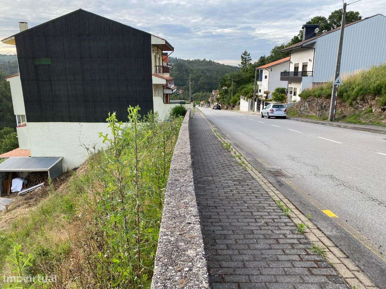 vende-se lote de terreno para moradia de três frentes - Grande imagem: 2/4