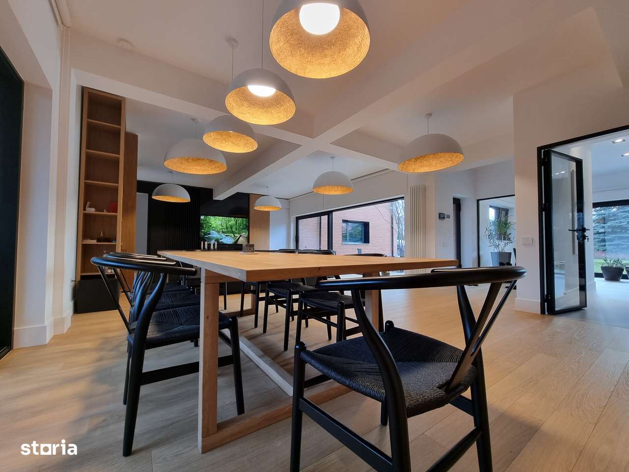 Vila Mediteraneană deosebită, amplasată într-o locație de vis, Bucium-2