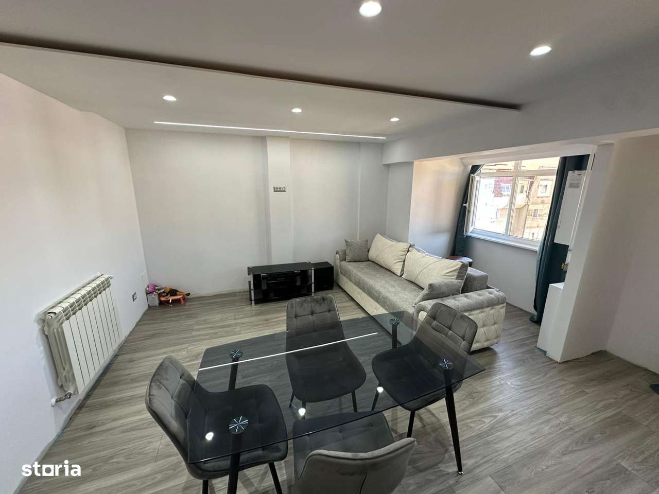 Vand apartament cu 3 camere decomadat ultracentral - Imagine principală: 2/13