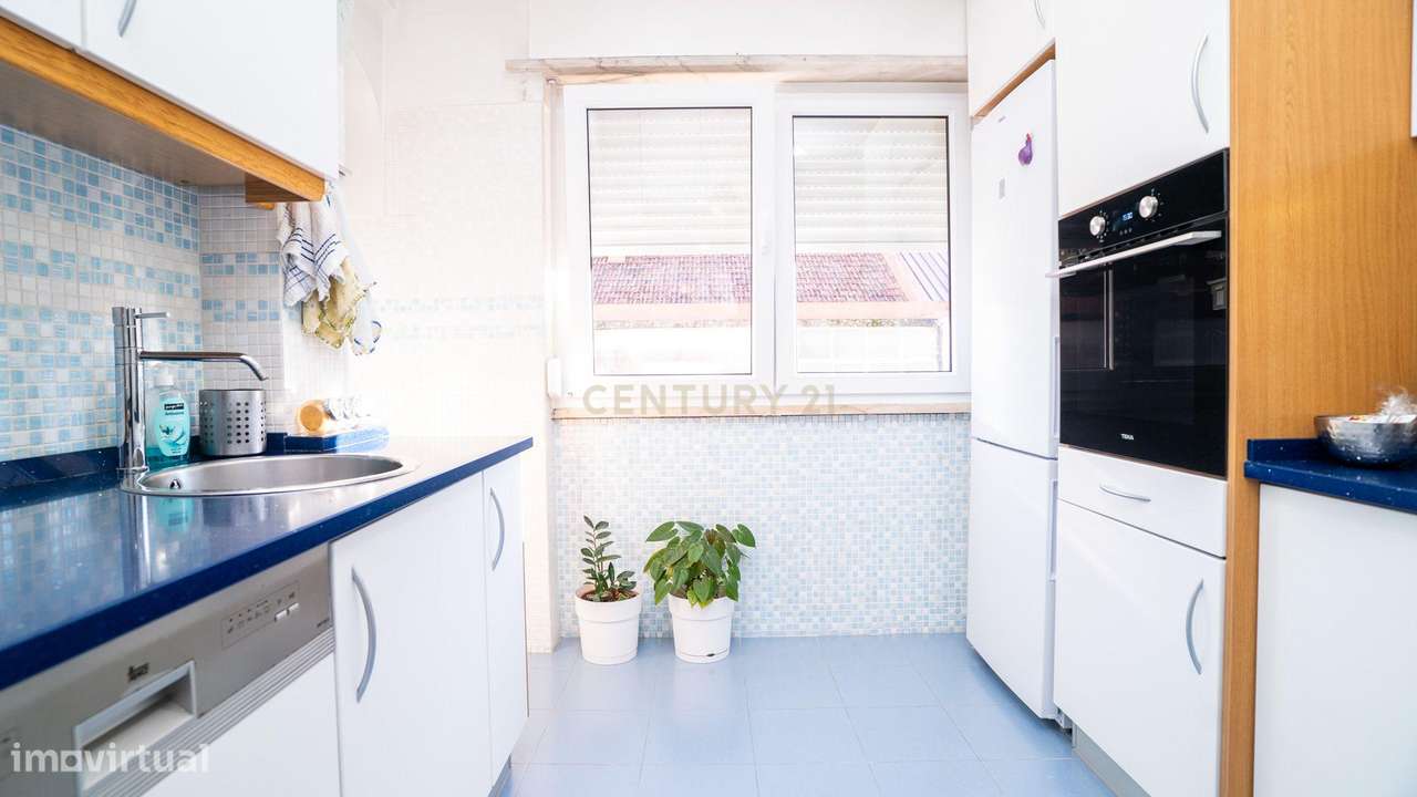 Apartamento T2 + 1* - Remodelado, em Queluz-16