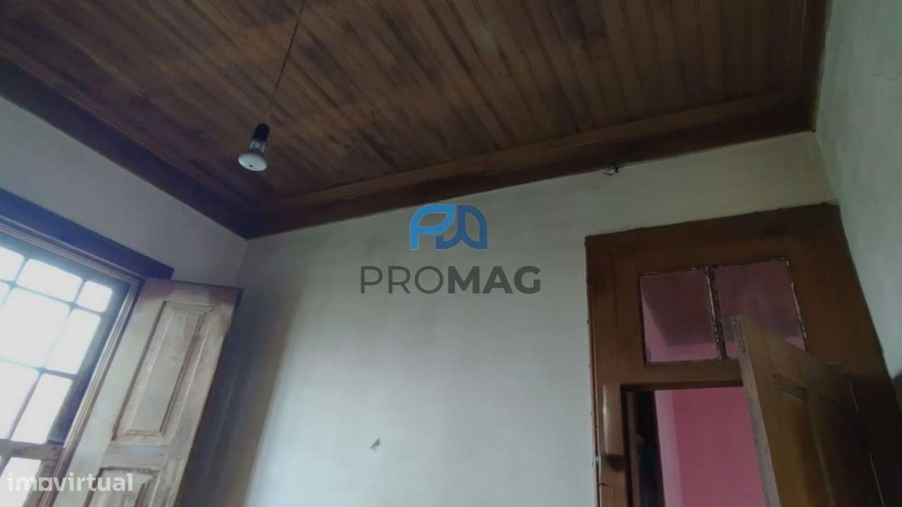 Moradia V3 para Recuperar em São Martinho de Mouros-11