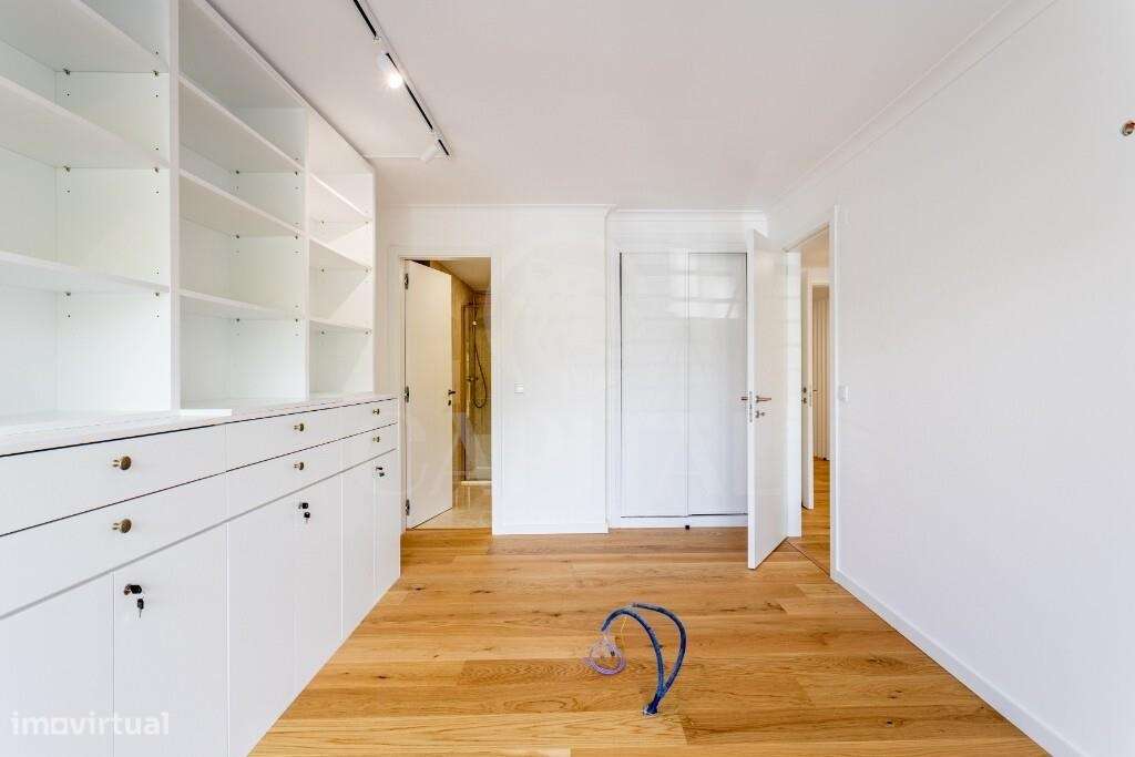 Apartamento T5 Duplex Exclusivo em Primeira Linha de Mar-12