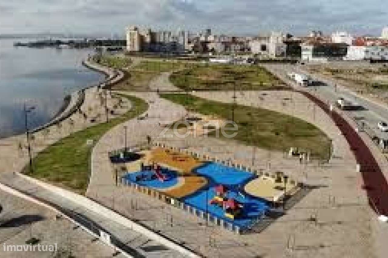 Apartamento T2 renovado no Barreiro-15