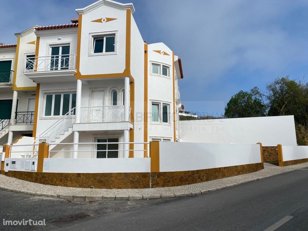 Vende-se excelente Moradia V3+1 na Ericeira, com vista mar.