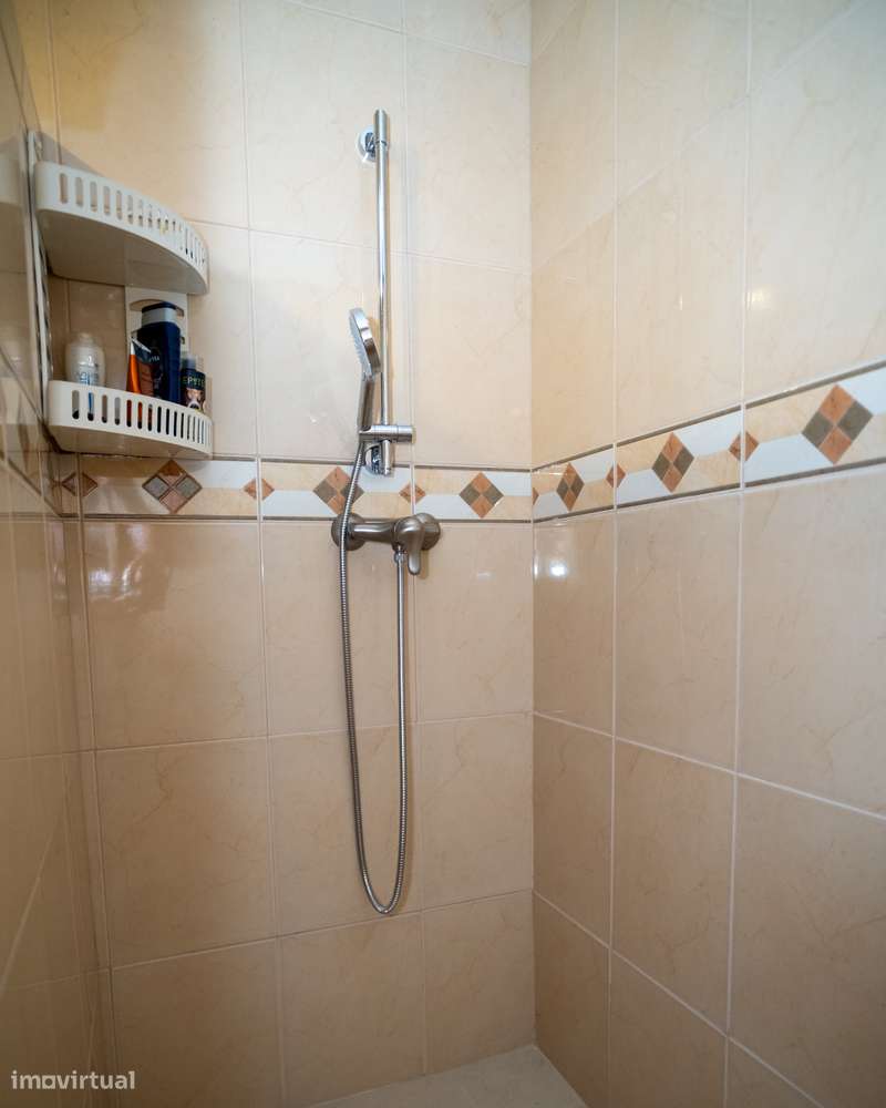 Moradia Bifamiliar Duplex com Garagem, e Quintal Privado em  Foz Côa-11