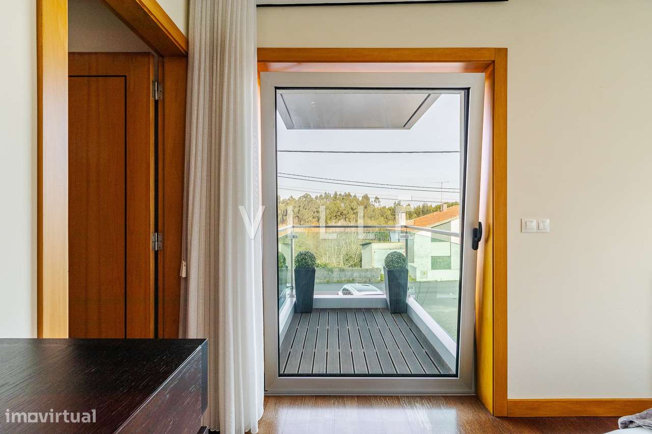 Moradia T4 com piscina aquecida e garagem dupla-30