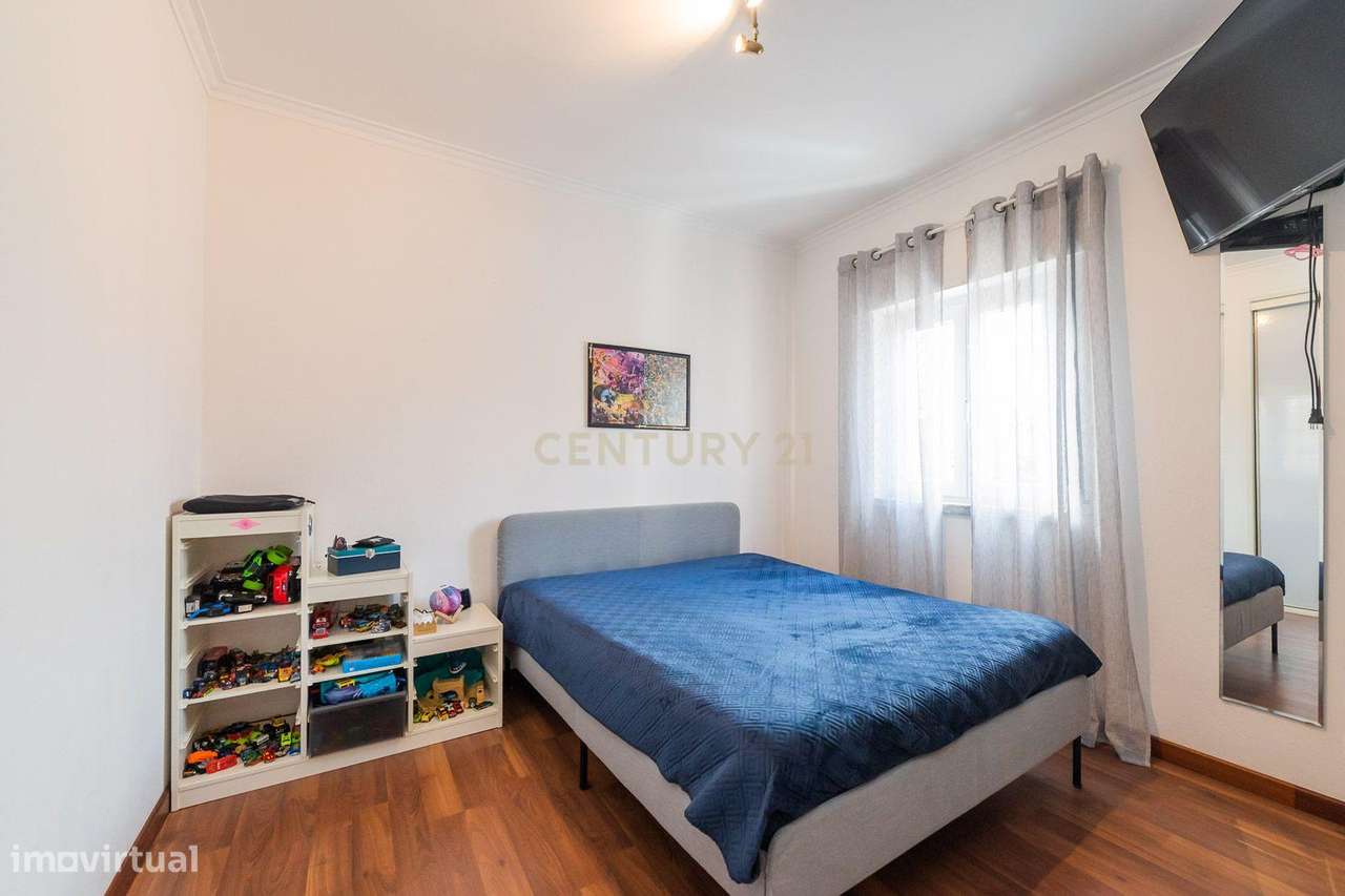 Propriedade com duas moradias geminadas-19