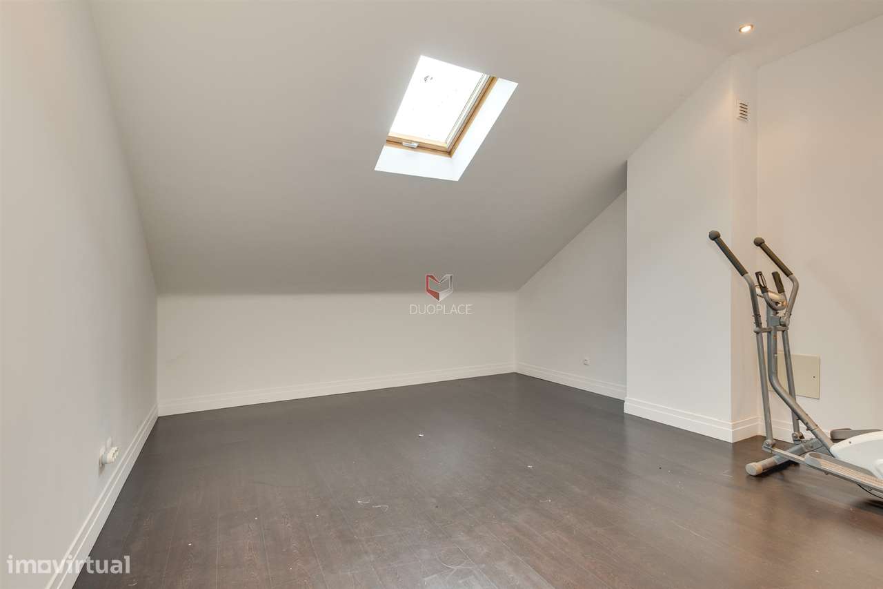 Moradia Premium T4 com Sótão, Ginásio, Garagem e Excelentes Áreas | Mo-43