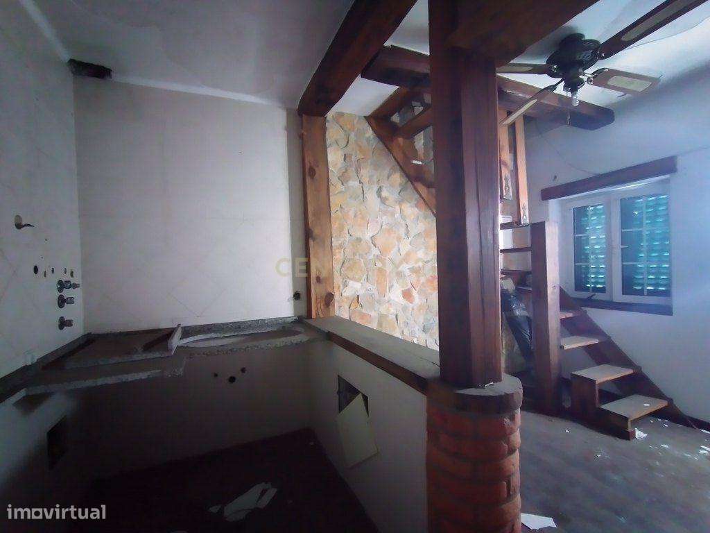 Moradia Térrea com Potencial de Ampliação | Torre da Marinha - Grande imagem: 2/15