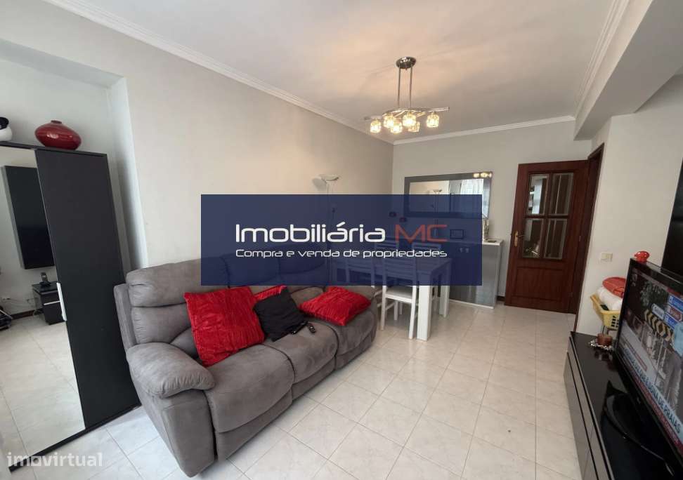 Apartamento T2 com terraço, junto à Avenida da República-7