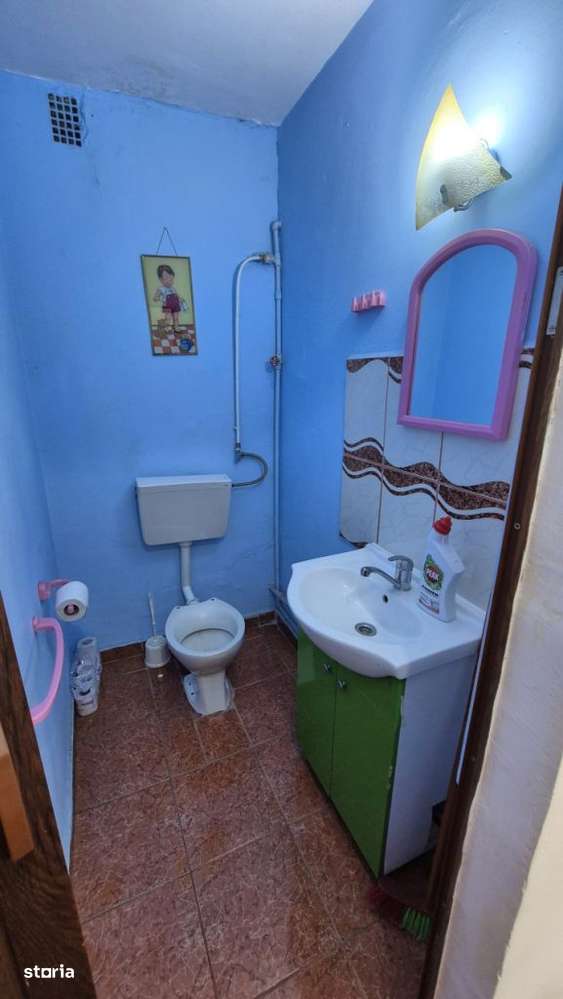 Vanzare apartament 3 camere, et. 2, in Rovinari, str. Plopilor-8